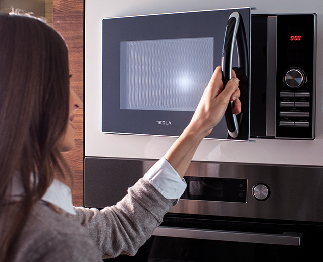 8 Useful Gadgets That Help Your Microwave Do More