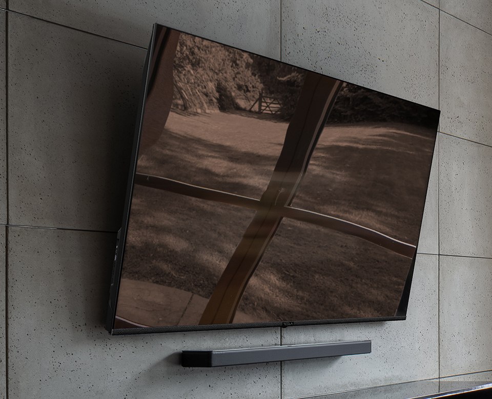 TV MOUNT: DO YOU NEED IT AND WHICH ONE TO CHOOSE?