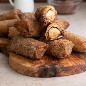 Praznična banana čokoladna rolica z vročim cvrtnikom 